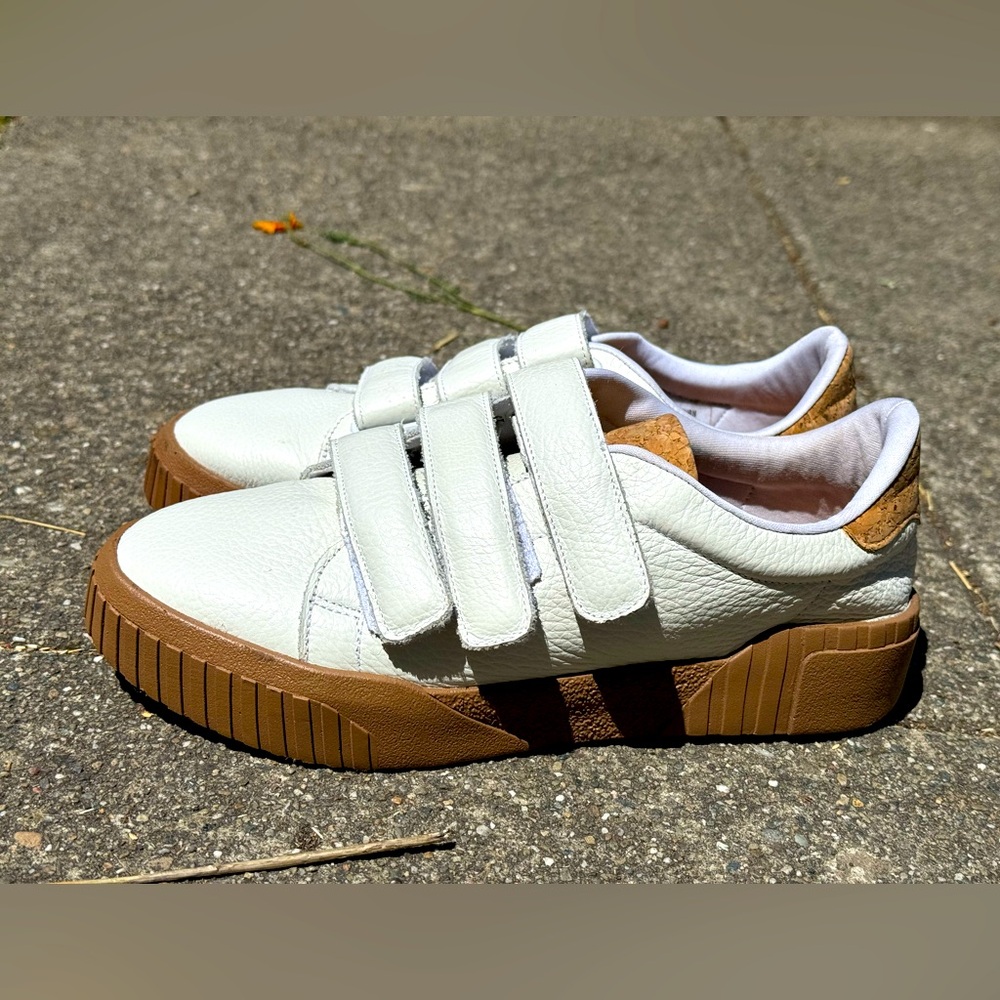 Old-school Velcro sneakers, size 7/seven